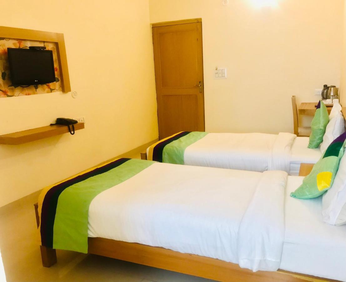 Tulip Palm Hotel Джайпур Екстериор снимка