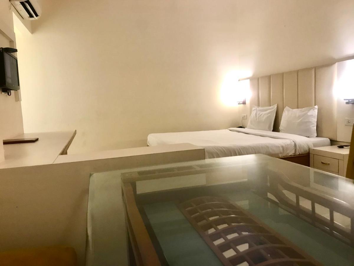 Tulip Palm Hotel Джайпур Екстериор снимка
