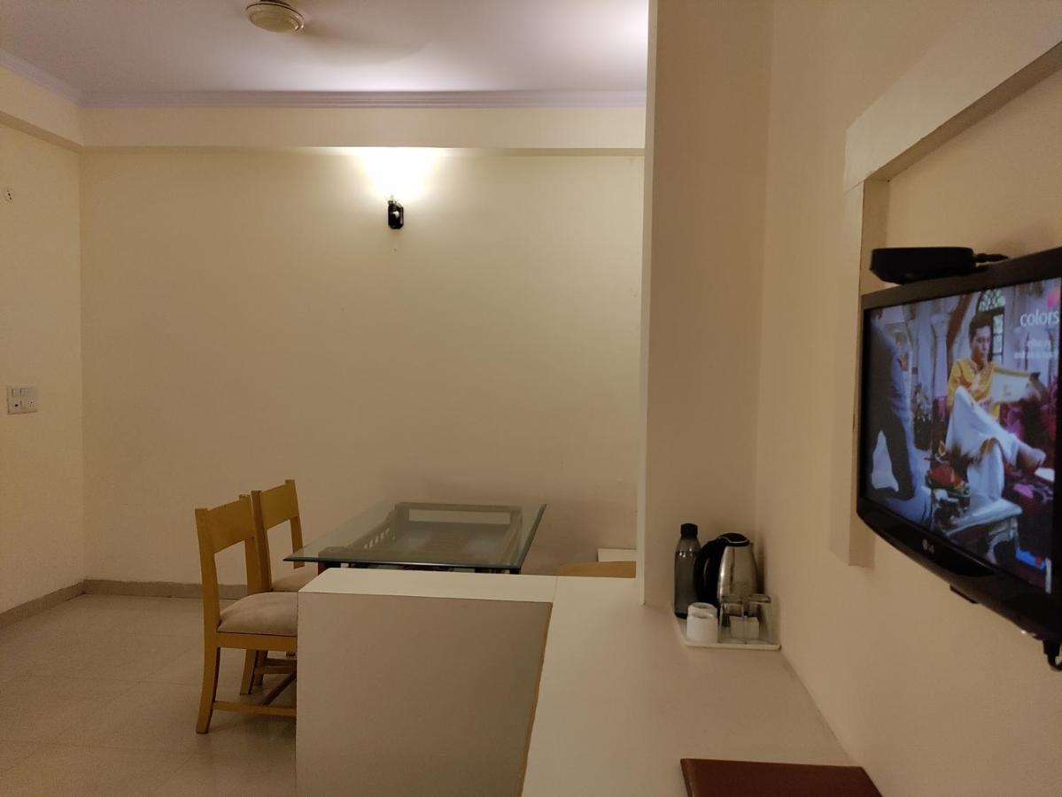 Tulip Palm Hotel Джайпур Екстериор снимка