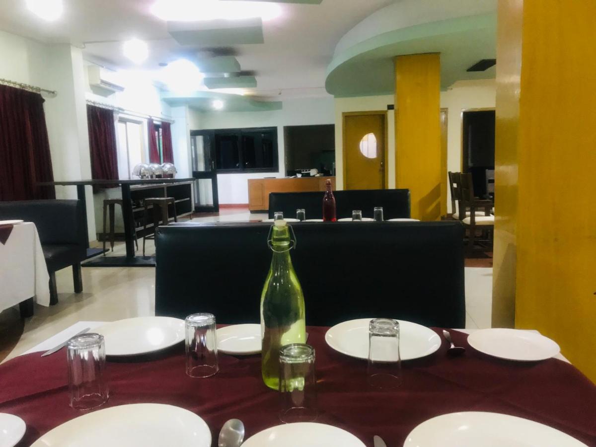 Tulip Palm Hotel Джайпур Екстериор снимка
