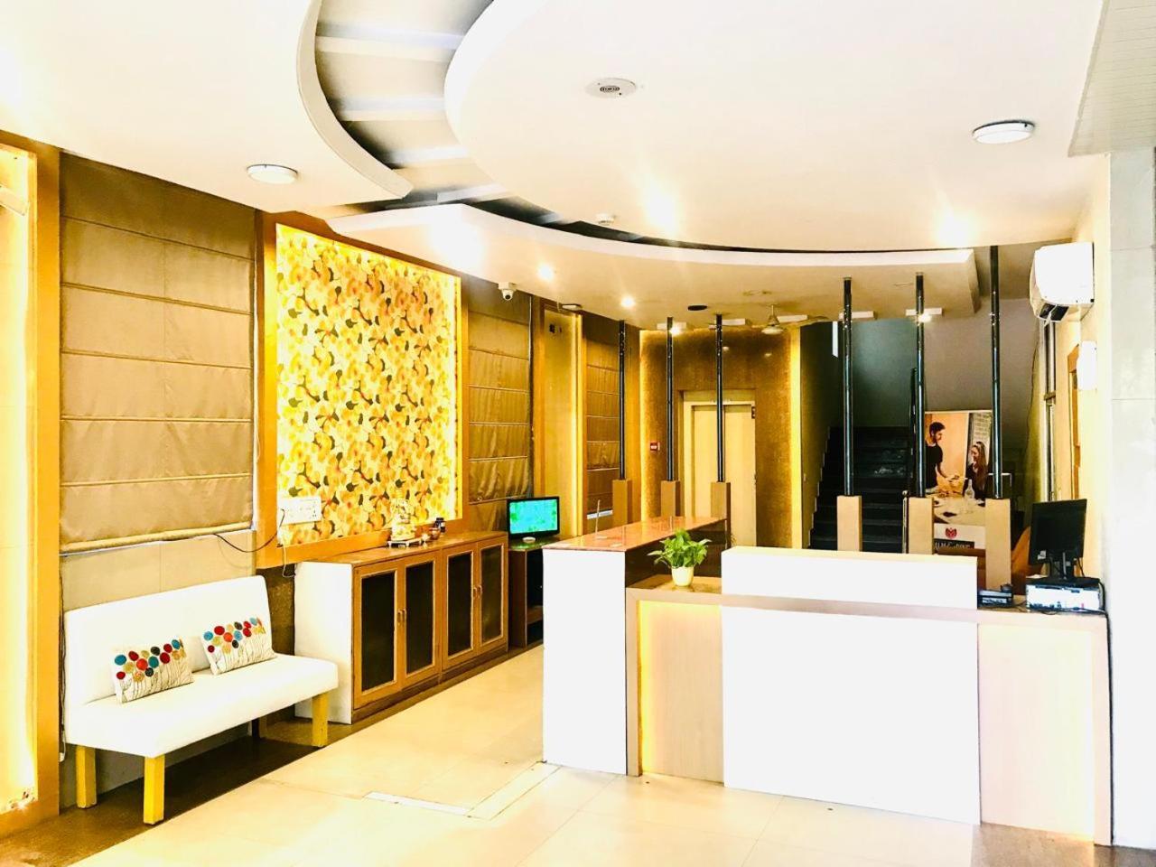 Tulip Palm Hotel Джайпур Екстериор снимка