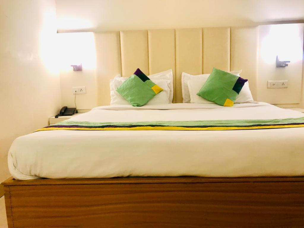 Tulip Palm Hotel Джайпур Екстериор снимка