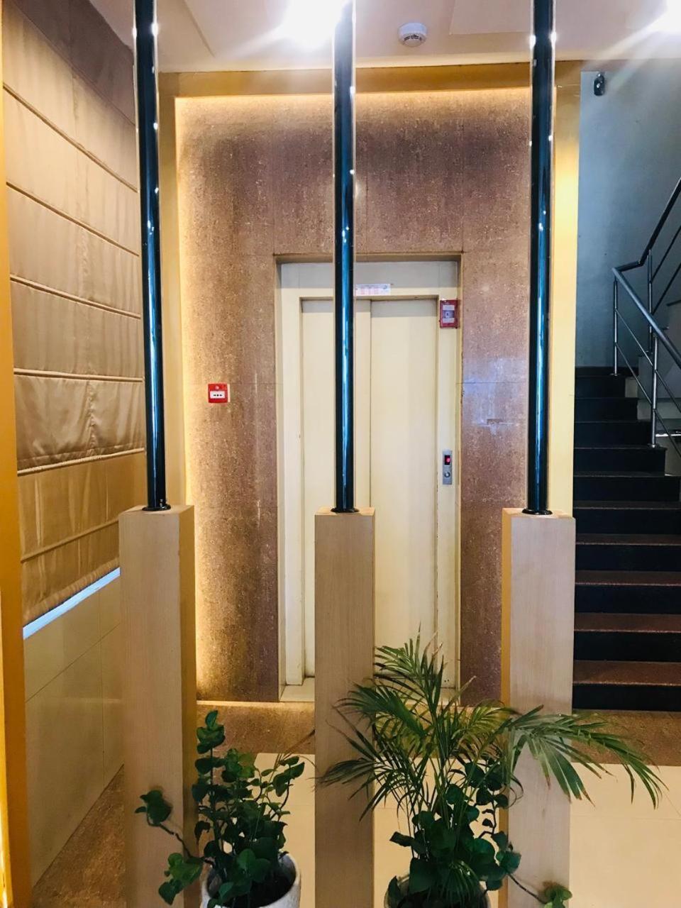 Tulip Palm Hotel Джайпур Екстериор снимка